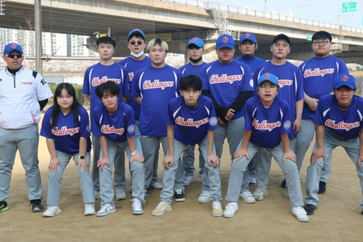 เบสบอลช่วยให้ลูกๆ ของผู้แปรพักตร์จากเกาหลีเหนือหายจากอาการบาดเจ็บ